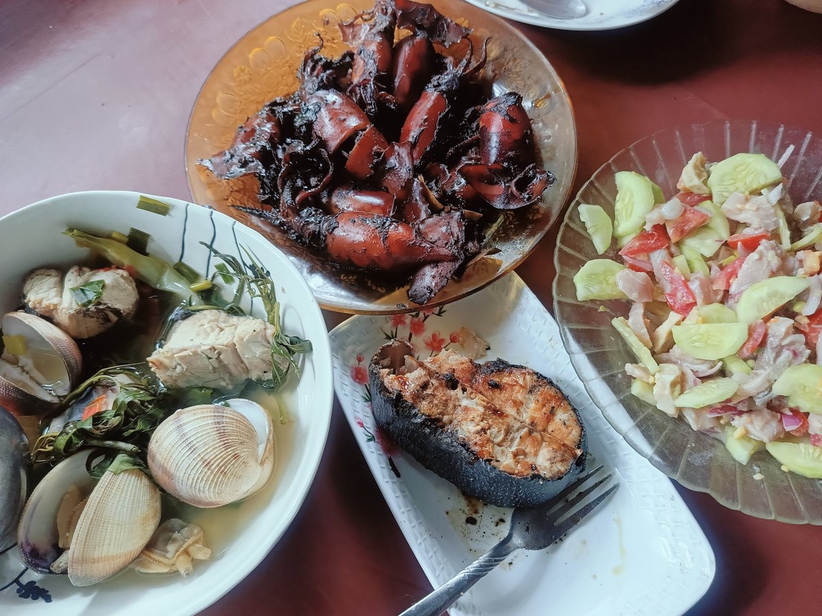 queue696's tweet photo. seafood ang sagot. 😍 https://t.co/uwQb0VQ4ge