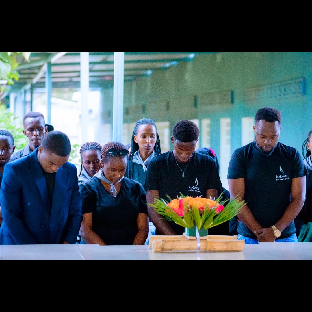 Creativ_Corner's tweet photo. Ku wa 27/04, ku kicaro cya Creative Corner, i Musanze, habaye umuhango wo kwibuka Jenoside yakorewe abatutsi muri 1994, cyane cyane abari abahanzi, wabanjirijwe na Walk To Remember. https://t.co/vkw2nPHgKD