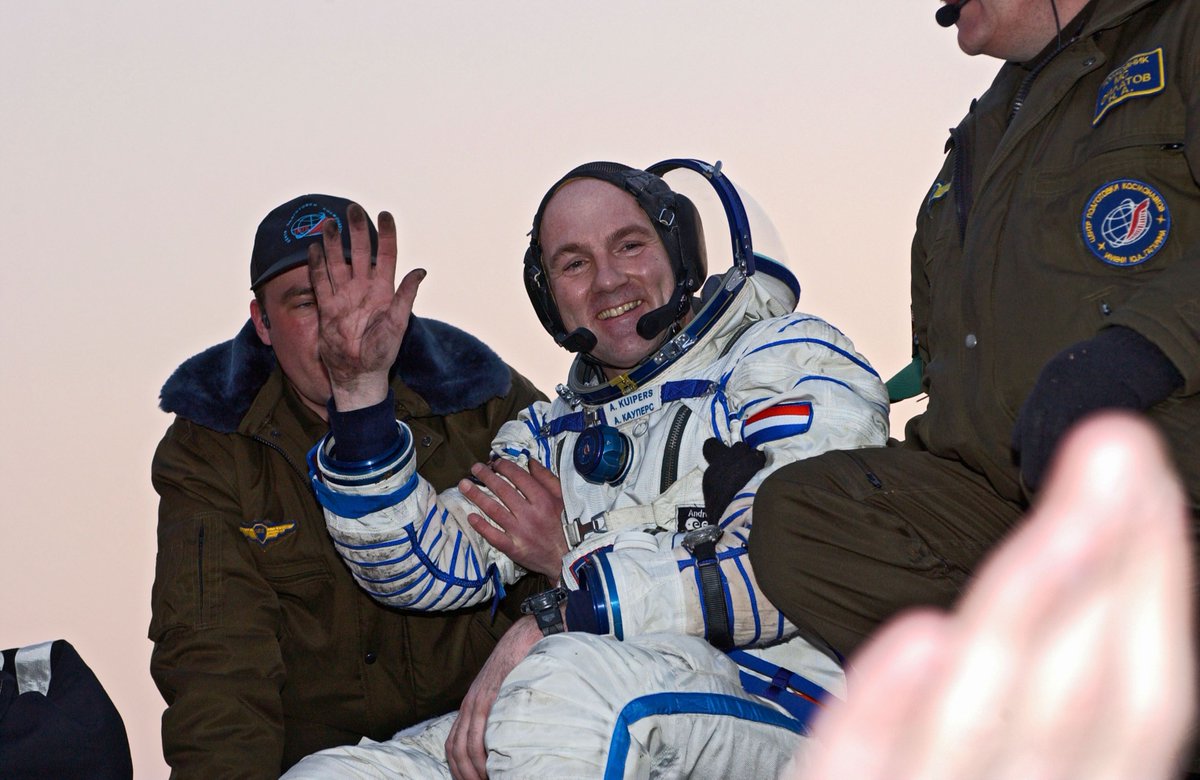 #OTD 2⃣0⃣ years ago: 30 April 2004, #ESA astronaut @astro_andre Kuipers 🇳🇱 returned safely to Earth after his 11-day #Delta mission to the @Space_Station 🔗 esa.int/ESA_Multimedia…