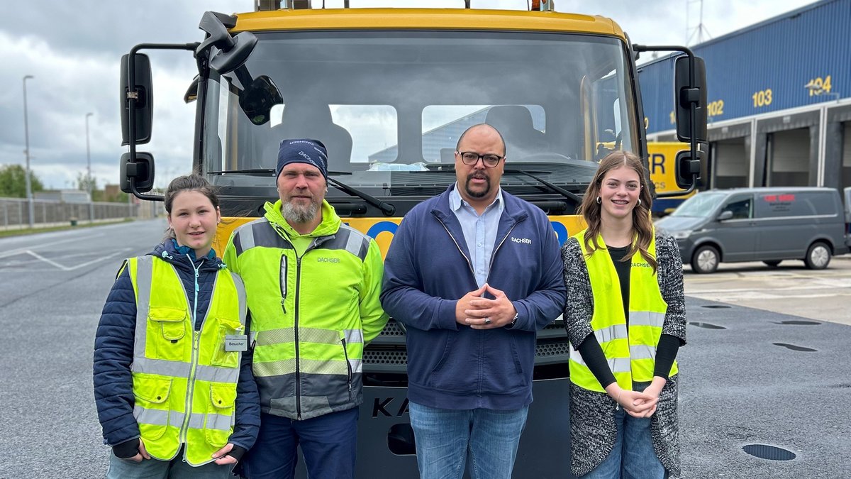 #GirlsDay und #BoysDay bei #DACHSER: Auch 2024 haben mehrere Niederlassungen am Orientierungstag teilgenommen. Bei Führungen durch die Umschlaghallen, beim Mitfahren mit dem Lkw, Packen eines Seefrachtcontainers und vielem mehr haben die Jugendlichen die Logistik kennengelernt.