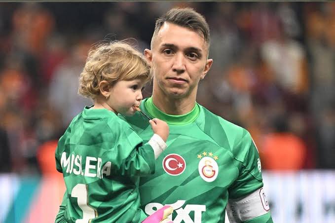 Sizce Galatasaray tarihinin en iyi yabancı futbolcusu kim?

-Gheorghe Hagi
-Fernando Muslera 
-Mauro İcardi
-Wesley Sneijder
-Didier Drogba
-Mario Jardel