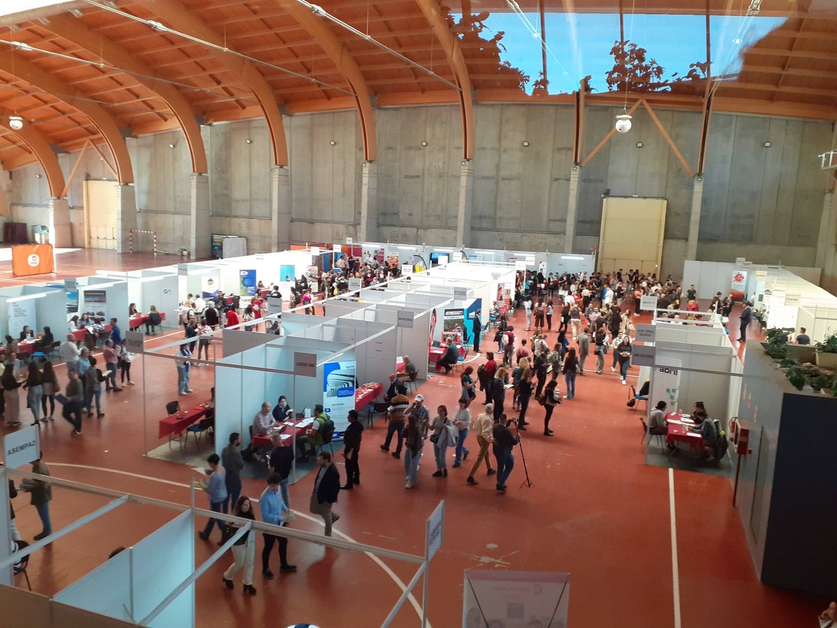 Conectar oportunidades 💼
✨ El Palacio de Exposiciones de Teruel fue el epicentro 

🙌 En su tercera edición, Teruel Emplea reunió a más de 500 buscadores de empleo y personas deseosas de mejorar su situación laboral, junto a 43 empresas dispuestas a ofrecer esas oportunidades.