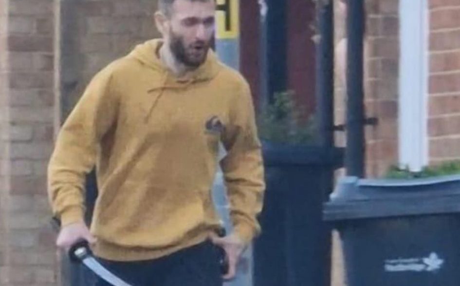 Pictured: A man wearing a yellow top carrying a large sword outside a property in Hainault. Officers were called the scene at around 7am on Tuesday following reports of a stabbing Follow the latest ⬇️ telegraph.co.uk/news/2024/04/3…