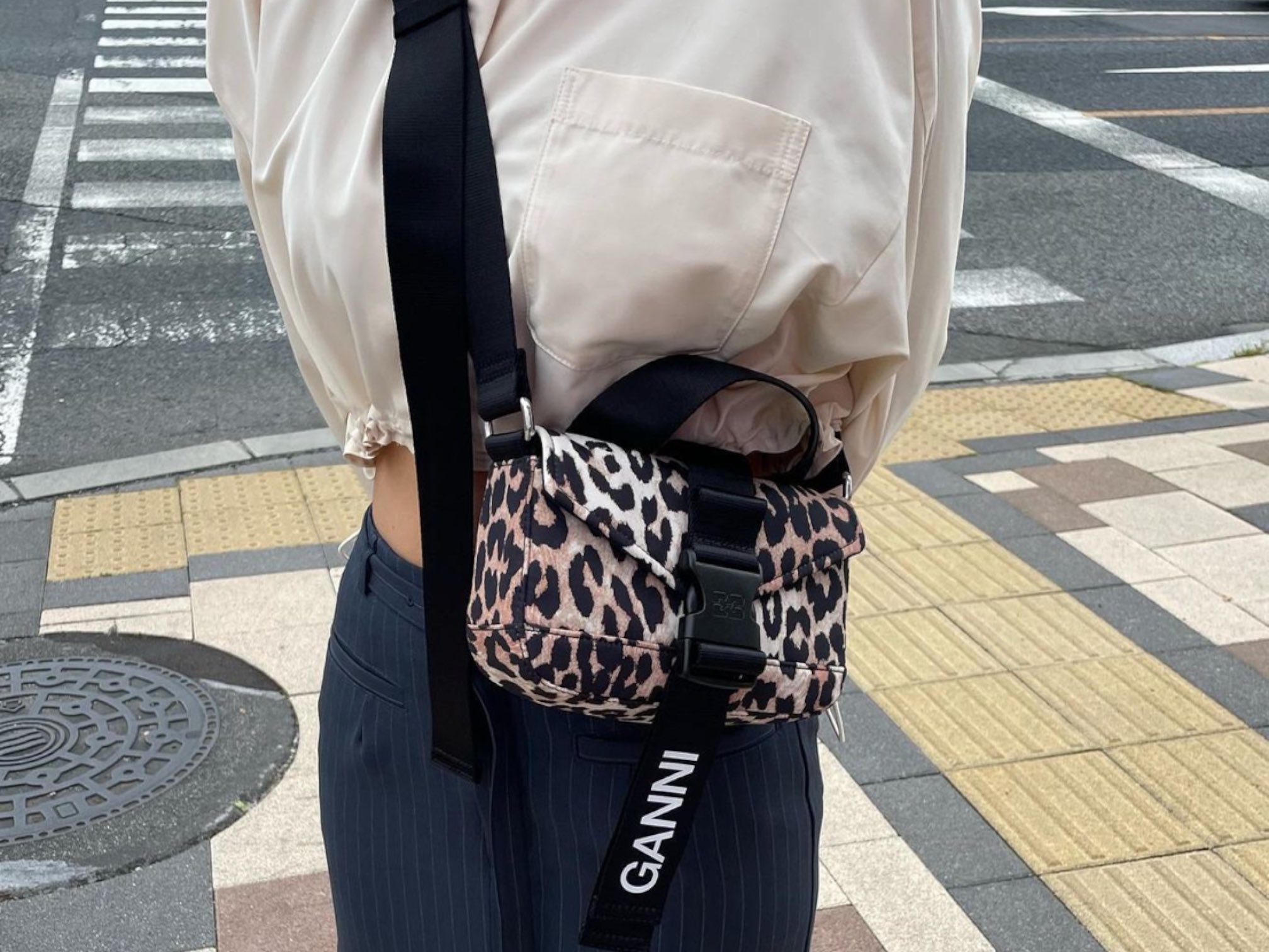 Ganni leopard crossbody bag hotsell
