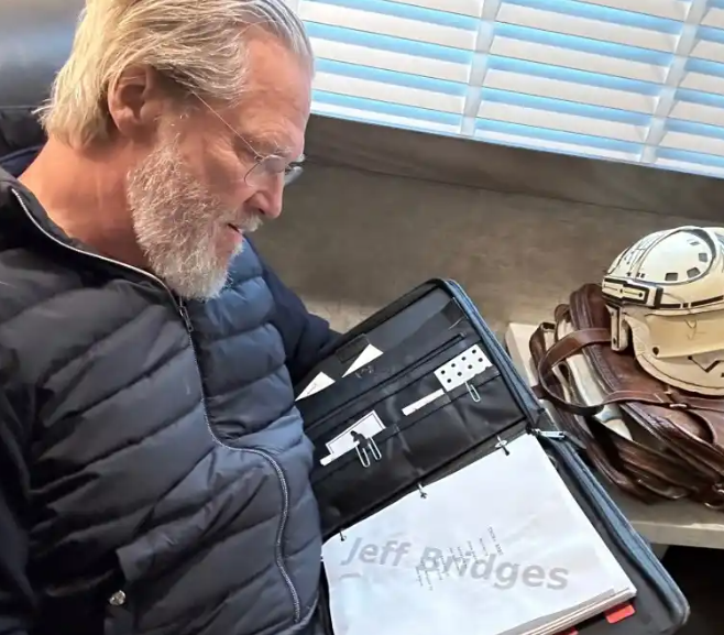 Jeff Bridges reading the “TRON: Ares” script 

#Tron3