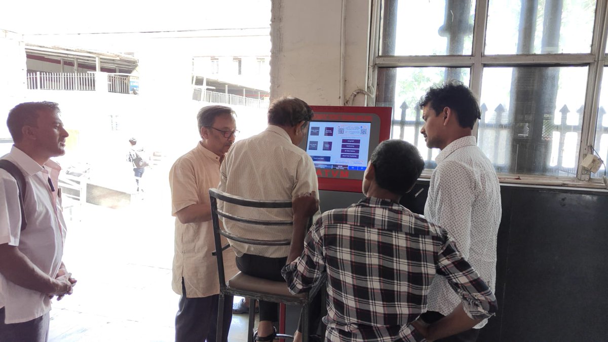 रेलयात्रियों की सुविधा के लिए हरिद्वार रेलवे स्टेशन पर ऑटोमेटिक टिकट वेंडिंग मशीन का प्रबंध किया गया है।

 #SummerSpecial