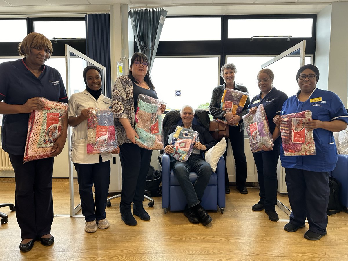 🧶The Nightingale support North Mid with their ‘Stitches of Support’ campaign🧶 Patients in the chemotherapy day unit and oncology ward received blankets which were hand stitched by members of the local community. @nightingalecsc ⬇️Read more here⬇️ ow.ly/m70B50Rsenx