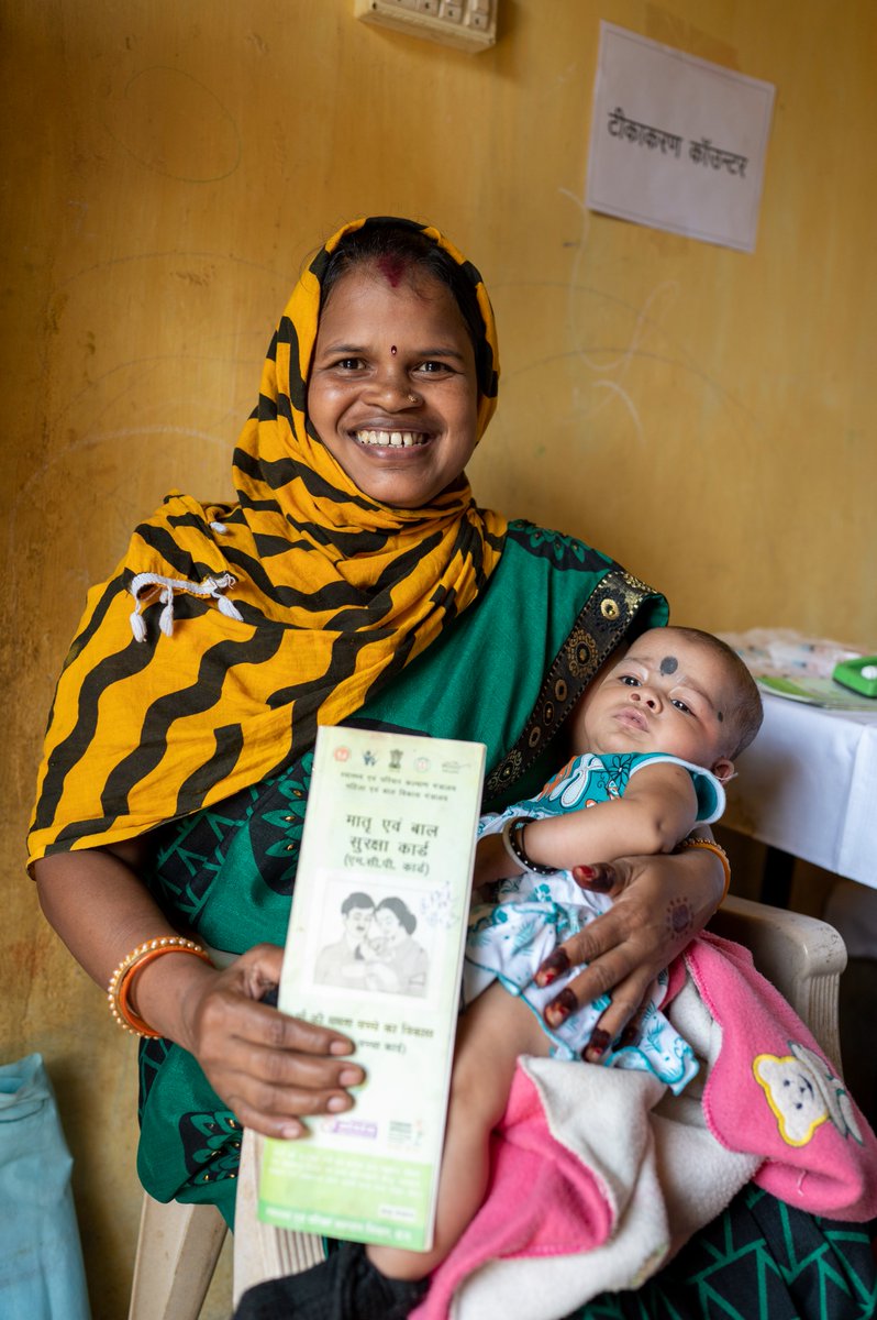 Meet 5-month-old Naina from @KondagaonDist. Her mom is deeply committed to her health & well-being, follows the immunization schedule, and brings her MCP card to each session. Remember, timely vaccination can combat vaccine-preventable diseases. #CGForVaccine #SBCMatters