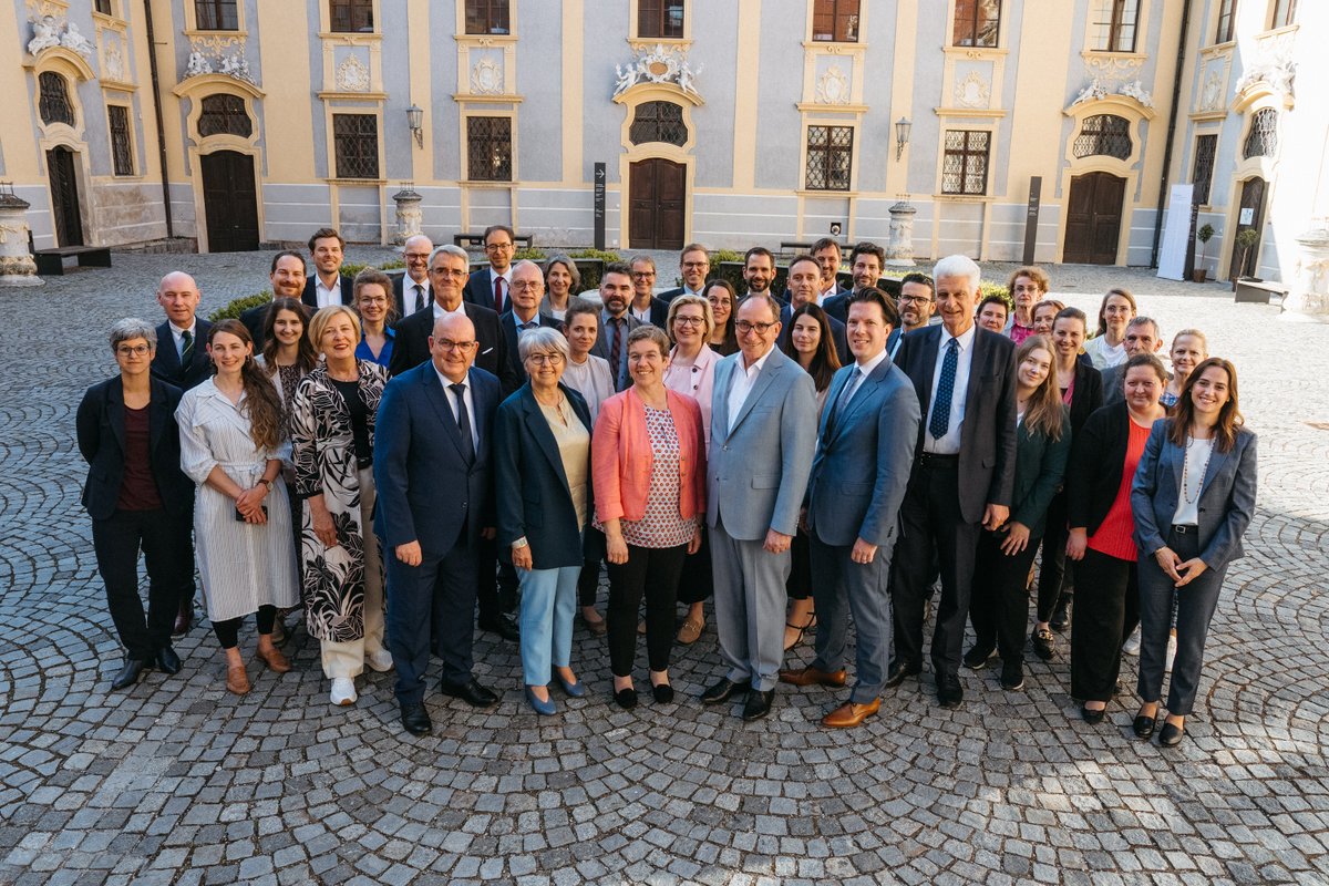 Das Quintett der Gesundheits- & Sozialminister der deutschsprachigen Länder in Dürnstein 🇦🇹 stand im Zeichen der Nachhaltigkeit: 

▶️Prävention&Bekämpfung von Armut
▶️Nachhaltigkeit des Sozialstaats
▶️klimafreundliches Gesundheitswesen

Danke @johannes_rauch für die Organisation!