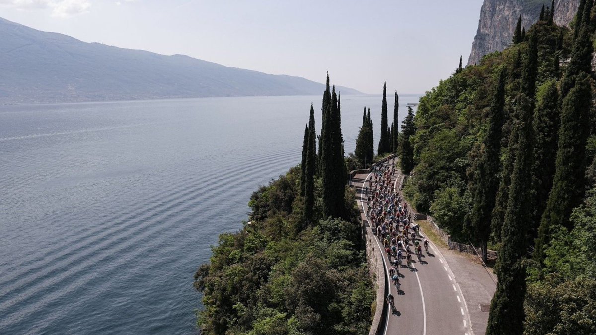 'Sono passati 11 anni dalla mia ultima telecronaca. È un onore tornare al #Giro, a casa mia, in famiglia. Il @giroditalia è una fantastica avventura, fa parte della nostra storia e della nostra cultura, non è solo una corsa ciclistica'. Davide Cassani #RaiGiro2024