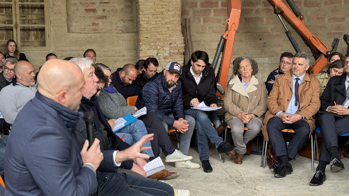 “VISITE DE LA MINISTRE Agnès Pannier-Runacher”

Hier après-midi, la visite de la Ministre s’est déroulée sur l’exploitation de Laurent FOREST à Montgiscard.

Une table ronde était organisée avec les services de l’Etat et les acteurs du territoire.