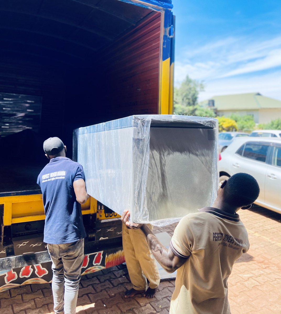 perfectmoversug's tweet photo. Looking for a hassle-free move?
Choose Perfect movers and packers Uganda! 📦🚛
We’re committed to providing you with the finest resources and services, ensuring your peace of mind during the big transition.
#moving #movingcompany #movers #professionalmovers #perfectmovers https://t.co/ZTckr3t9gl