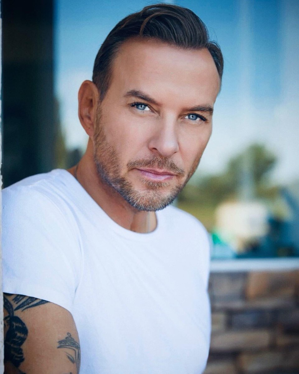 #TuesdayFeeling You look absolutely gorgeous @mattgoss Hope you, Reggie and Chantal are enjoying your day #gorgeous #handsome #singersongwriter #sendinglove❤️❤️