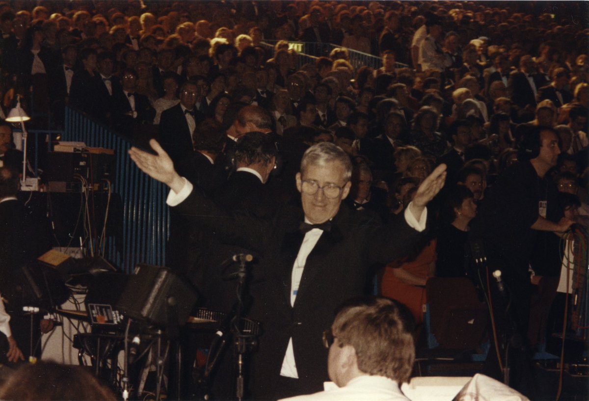 30 years ago today! From @RTEArchives: Noel Kelehan conducts the RTÉ Concert Orchestra during the performance of 'Riverdance' at the 1994 Eurovision Song Contest, in Dublin's Point Theatre on 30 April that year. This shot was taken by @rte_co French horn player Declan McCarthy.