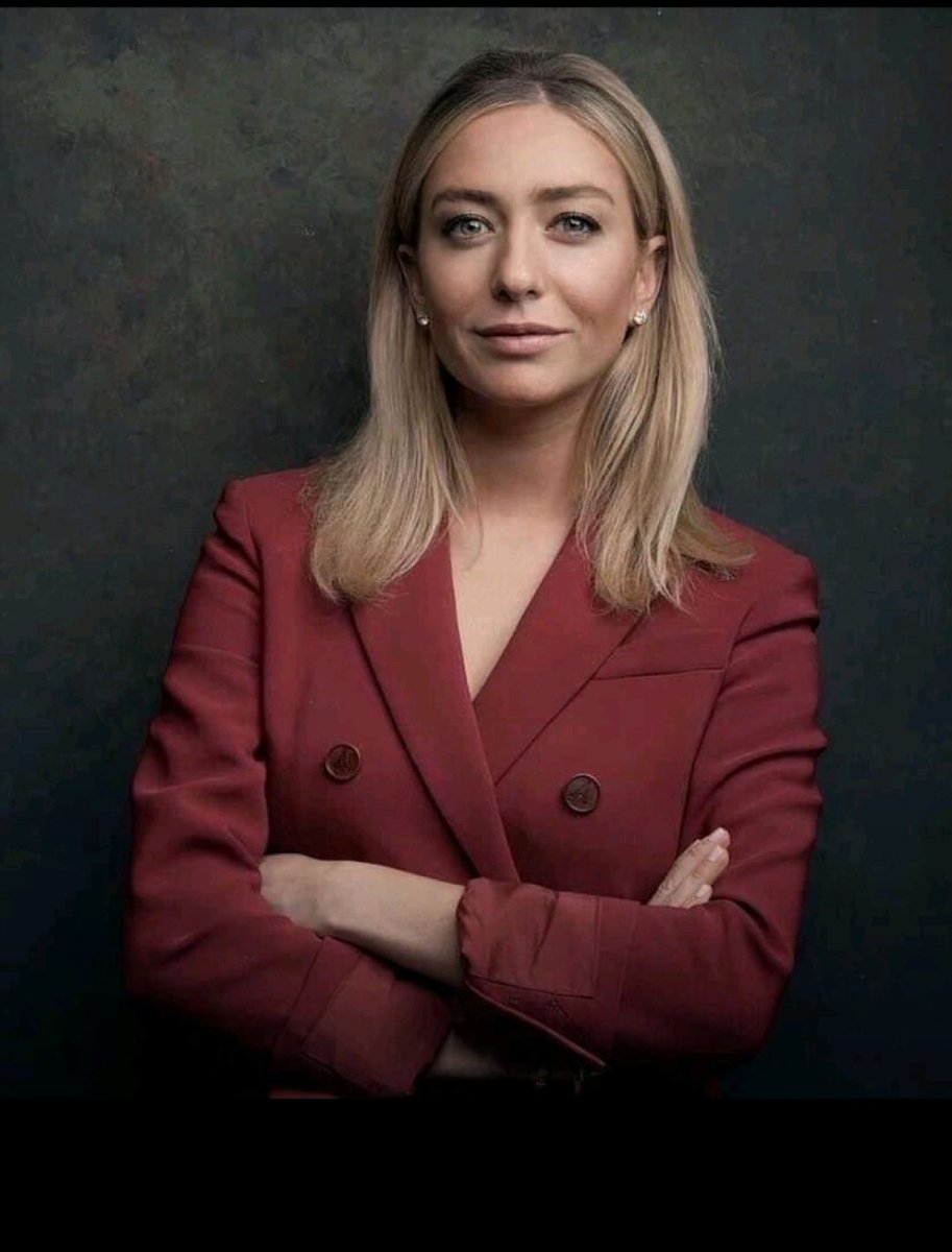 At the age of 23 she founded Tinder but after 2 years she was forced to leave the company because she was a victim of sexual harassment. At 25 she rose and founded Bumble, a company valued at 14 billion.
Whitney Wolfe Herd was born in 1989.
Her story is one of persistence and…