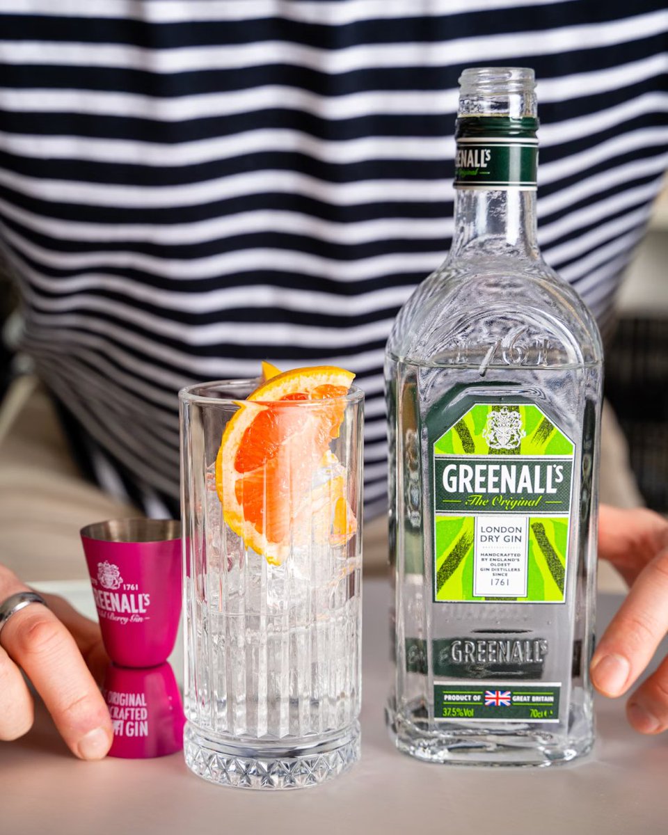A blend of eight botanicals come together to create this award-winning gin, the key to a classic, refreshing gin &amp; tonic 💚

#GreenallsGin #GinClassics #LondonDryGin #British #BritishGin #GreenallsLondonDryGin #GinandTonic