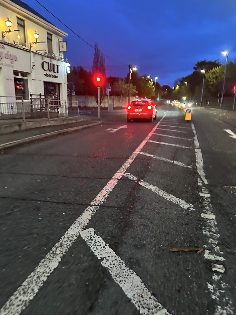 ⁦@GardaTraffic⁩ this branded EV crashed straight through a red light on a pedestrian crossing on Leopardstown Road ⁦@RSAIreland⁩ cameras at crossings and junctions cannot come soon enough. The initial fines will be huge the change in behaviour will be better