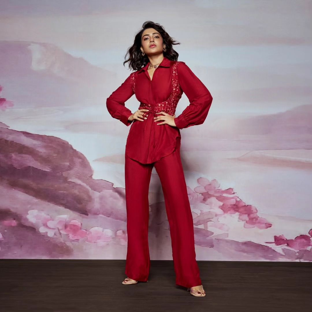 Elegant and alluring in red @Samanthaprabhu2 ❤️✨️ #Samantha #SamanthaRuthprabhu #SillyMonksTollywood