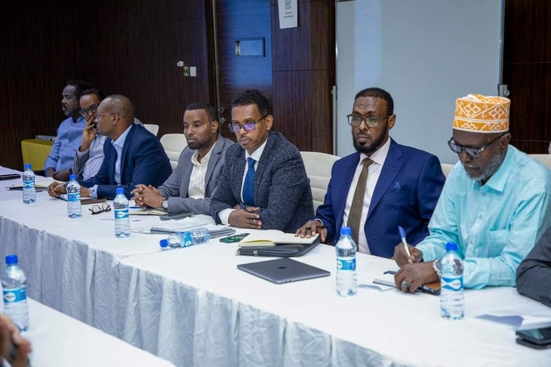 Excited to join Jowhar Off Stream Project partners in discussions with President Ali Abdullahi Hussein Guudlawe, & other government officials led by Minister H.E @Hon_Maareeye. Together, we're committed to tackling #climatechange impacts in the middle & lower Shabelle region.