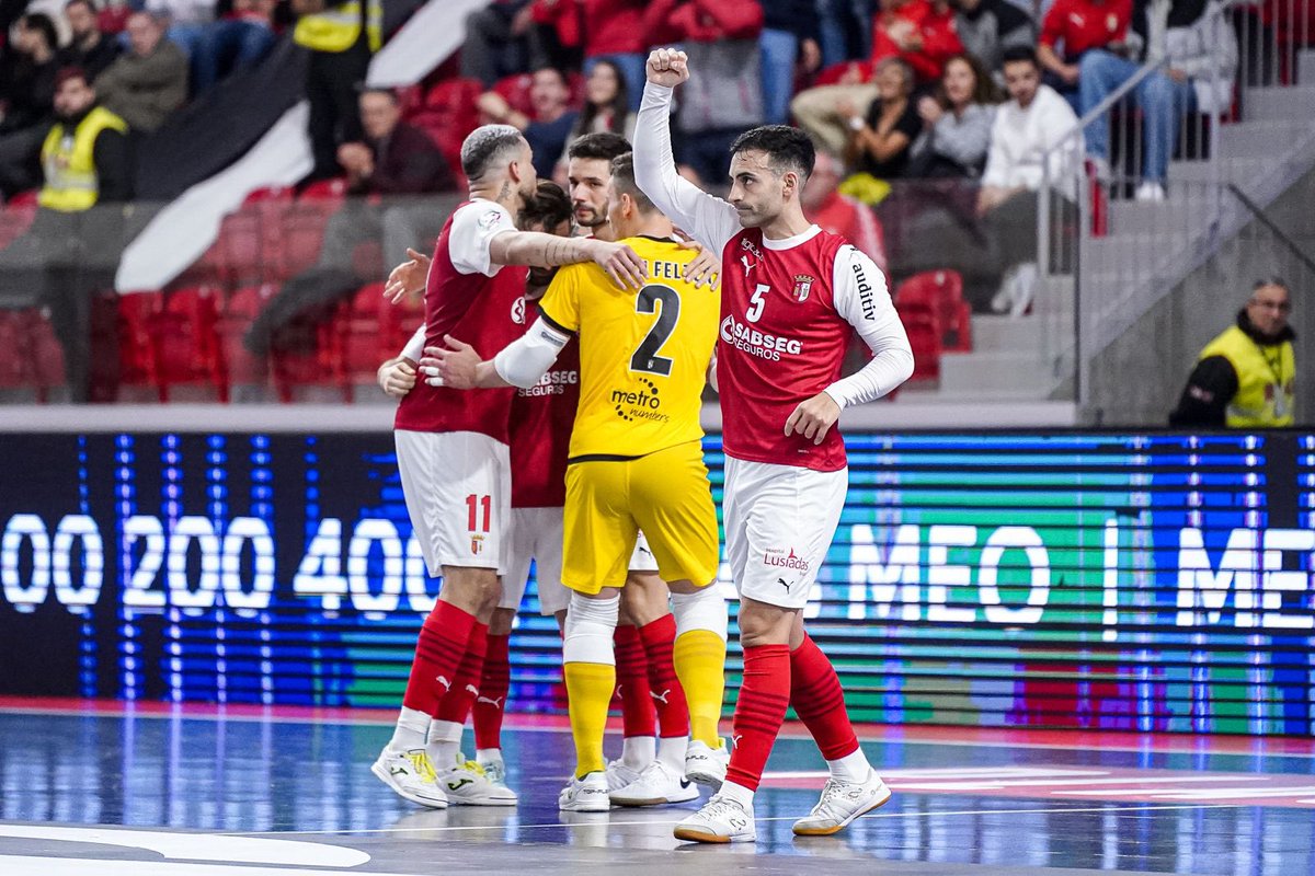 Em casa… 👂 Vocês sabem o resto 😏🔥 Registo 𝟭𝟬𝟬% 𝘃𝗶𝘁𝗼𝗿𝗶𝗼𝘀𝗼 nos jogos realizados na AMCO Arena 🏟️ durante a Fase Regular da #LigaPlacard! #PorMais