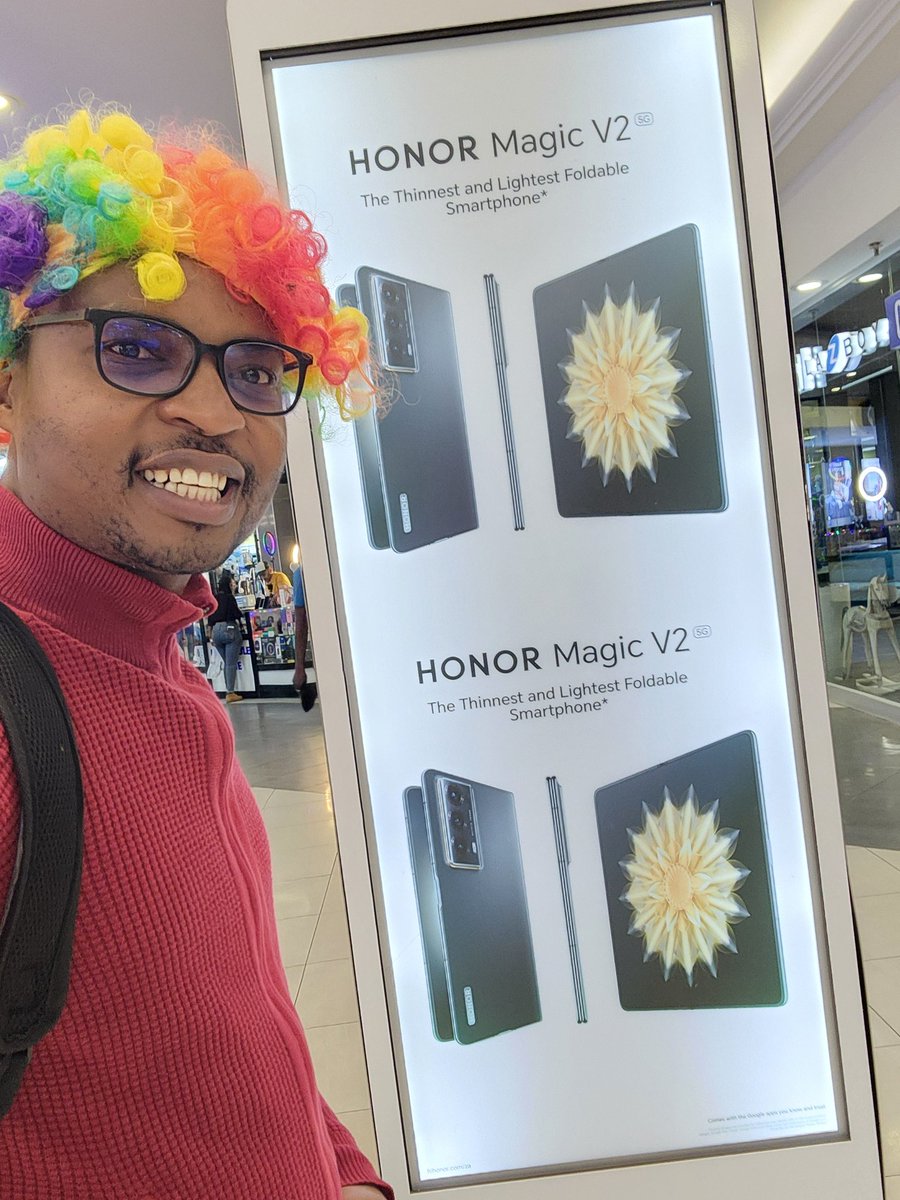 Snapped more pictures by the #HONORMagicV2 brand at the The Glen #HonorMagicV2 #HONORMagic6Pro #HONORTheMagic