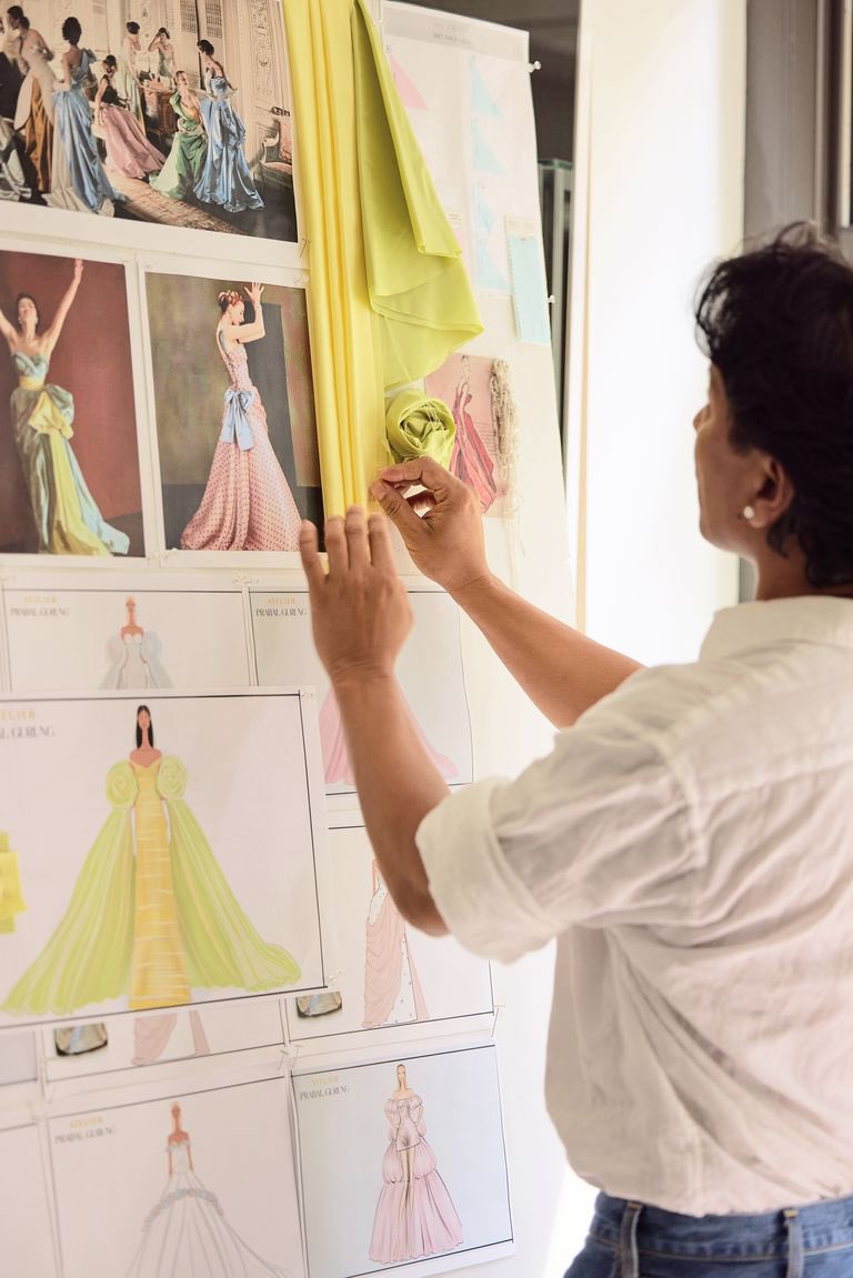 Maria Sharapova at the Met Gala, May 2024 Atelier Prabal Gurung @prabalgurung x Boll and Branch @BollAndBranch gown of gradient bands of bias cut organic cotton Prabal taffeta opera cape with rosettes and train 📷 1: Jamie McCarthy, 2-4: Town & Country Styling: Janelle Miller