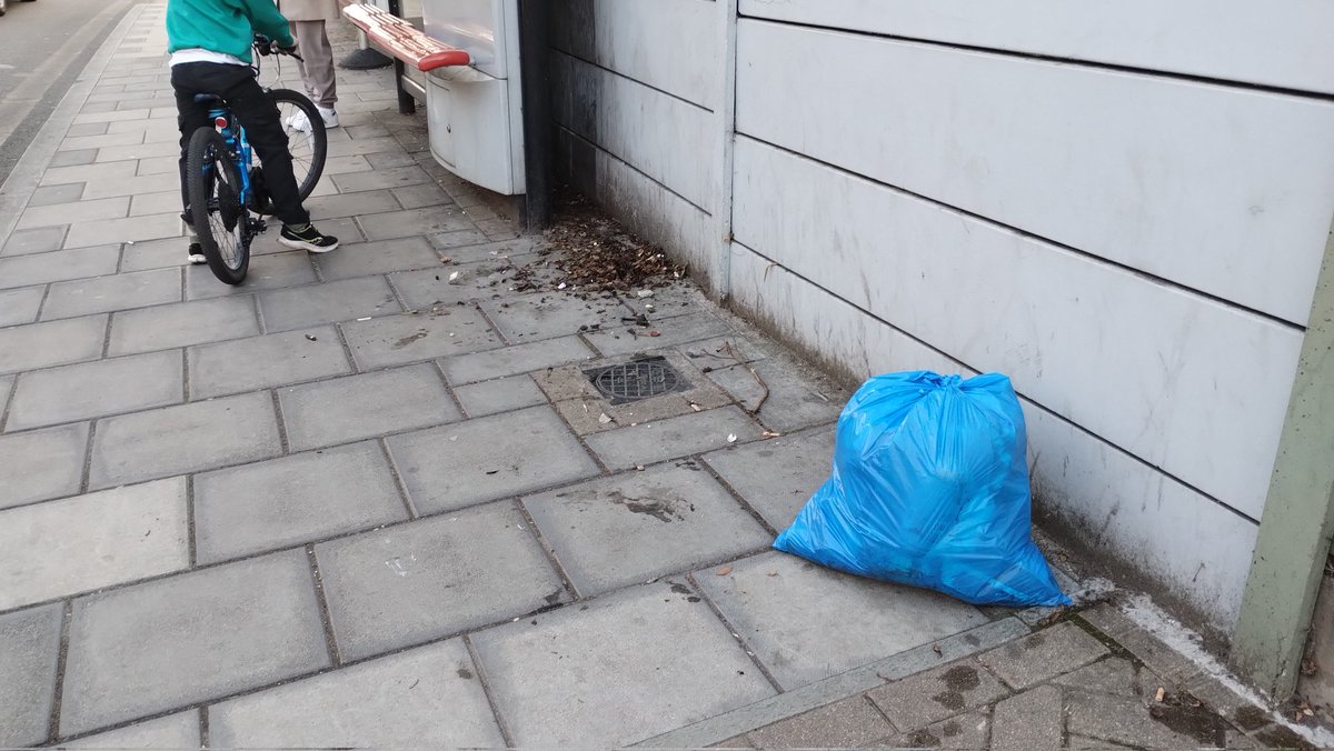 Now I've just walked back from Catford and filled two bags to the brim, including behind the bus stop of doom. From just one side of the road. I'm struggling to fill a bag in my patch most mornings, covering a far larger area. #litter #rubbish #se6 #catford.