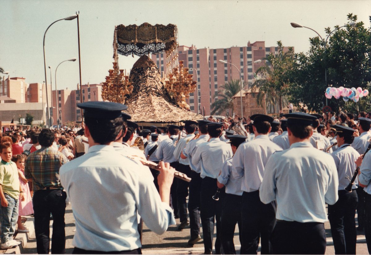 💚 En 1988 pudimos acompañar a la Virgen de la Esperanza de #Málaga en su Coronación Canónica.

Artola y la Esperanza siempre permanecerán en la retina #DeSalteras. Nos alegramos enormemente de que @pasoyesperanza vaya a estar en el Jubileo de las Cofradías de 2025 👏🏻