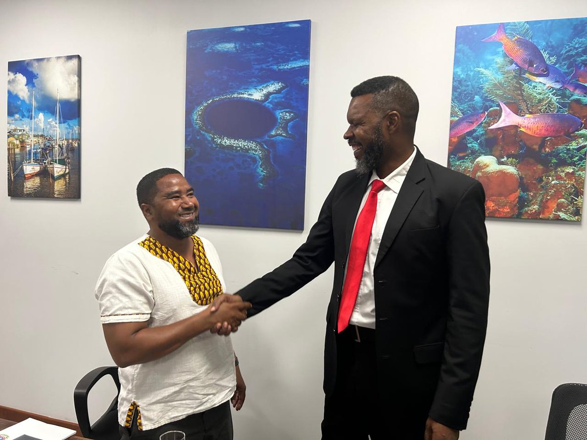 🇧🇿 @ILOCaribbean Director Dr Joni Musabayana & team are in Belize for meetings with tripartite representatives! Our discussion with Luke Martinez, President, National Trade Union Congress of Belize focused on the country's labour movement and legislation reform⚖️