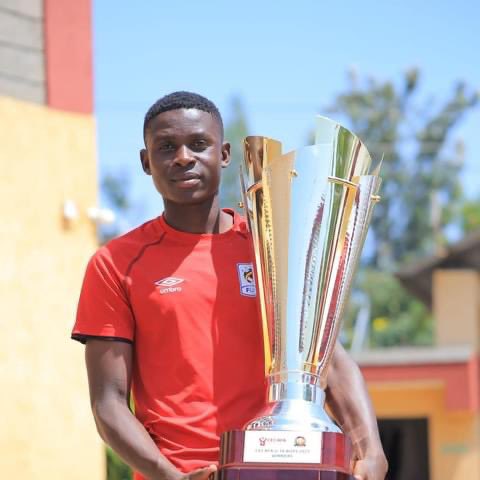 Mpasa swabiri with the U18 trophy. Uganda won the trophy last year after beating Kenya 2-1 at the Jomokenyatta stadium. But he’s ineligible to play in a Usssa sanctioned tournament🤦🏾‍♂️