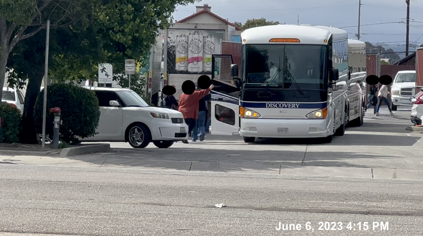 Dear <a href="/FTC/">FTC</a>:  

🍹Why is <a href="/WhiteClaw/">White Claw</a> promoting its #hardseltzer via outdoor advertising next to a #charterschool that serves #minorityyouth?    

Learn more here: youtube.com/watch?v=3m6wKw…