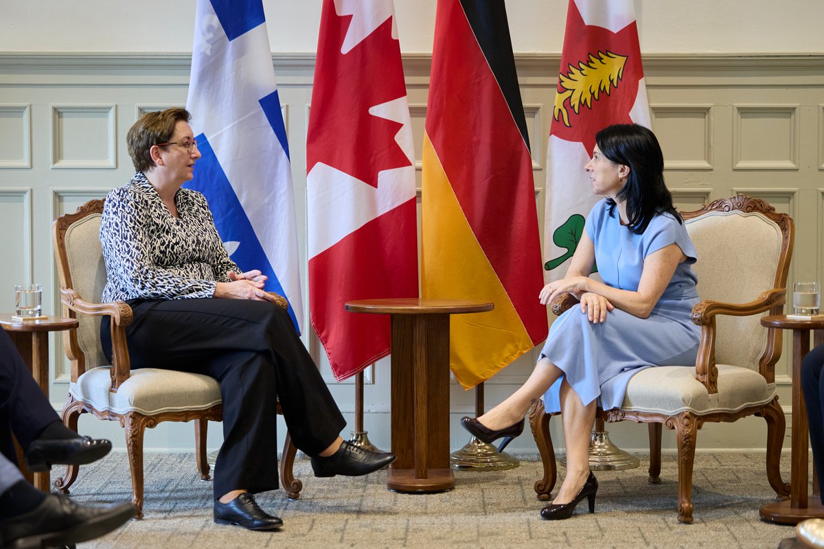 Un échange constructif avec la ministre fédérale allemande du logement, venue à Montréal pour discuter de nos meilleures pratiques respectives en développement de logements sociaux et abordables. Merci pour votre visite, Mme @klara_geywitz!