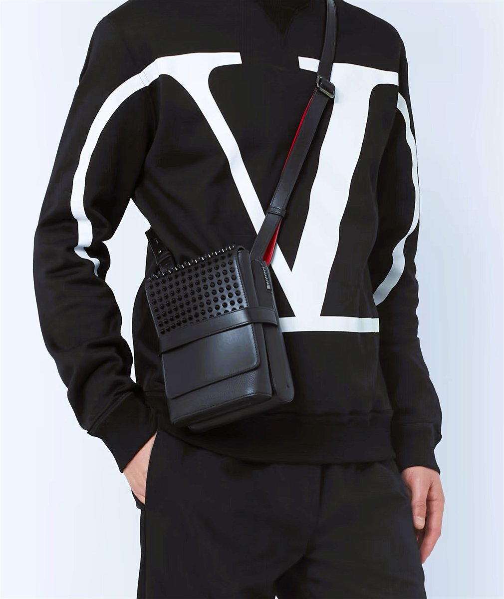 999Bags999's tweet photo. Step into the extraordinary with Christian Louboutin's 'Benech' Spiked Smooth and Full-Grain Leather Messenger Bag – a testament to unconventional elegance. 
#LouboutinBenech #SpikedElegance #DaringDesigns #instagram #bhfyp #sale #supportsmallbusiness #bag #bags #BagObsession https://t.co/yXsWYPQSjs