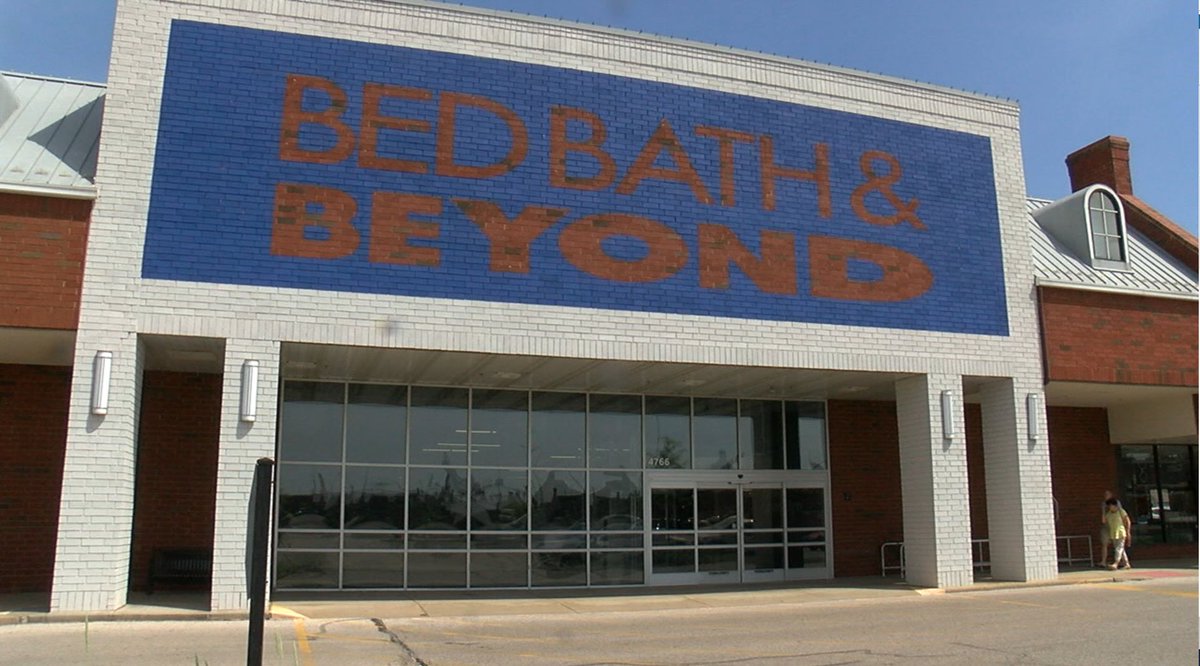 Can you guess what will replace this @BedBathBeyond in Brooklyn? I’ll give you a hint… it might offer some food 🍎 for thought 🤔 

#Cleveland #Brooklyn #NewStore