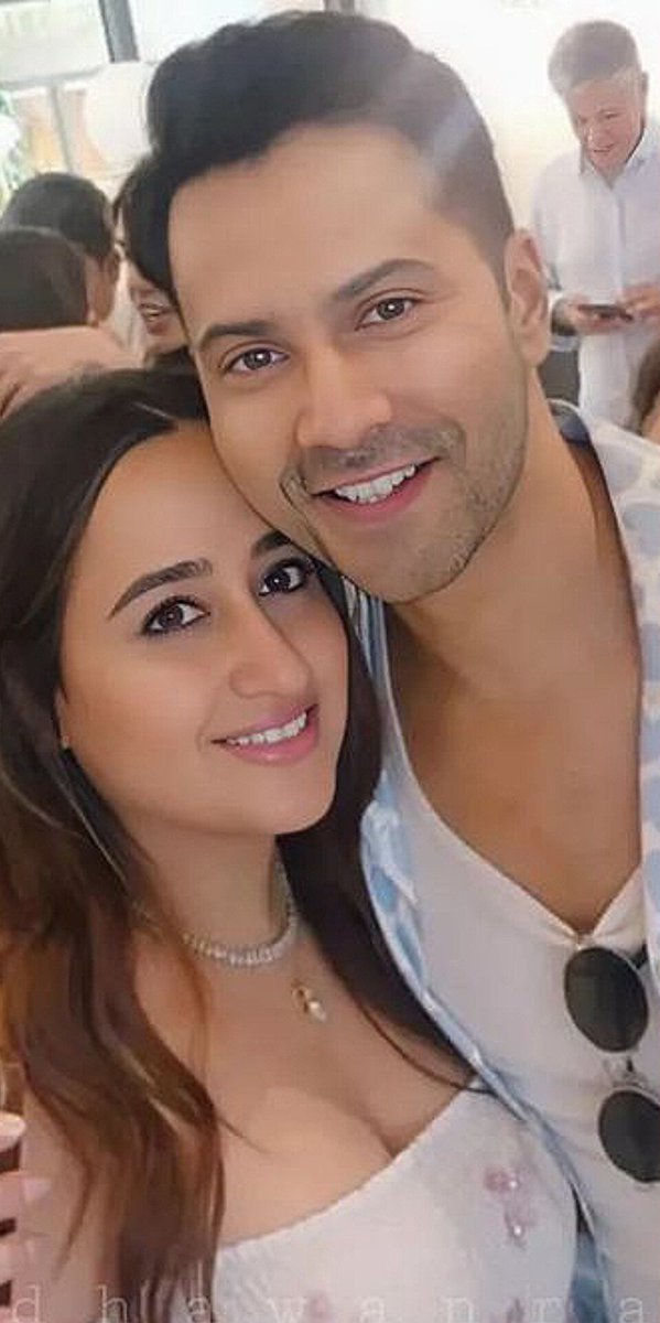 Happy birthday to the girl who's literally won in life in every aspect, from being high school sweethearts to soon becoming parents. Their love story is definitely underrated but is beautiful in its own way 🥺💜
#VarunDhawan #NatashaDalal