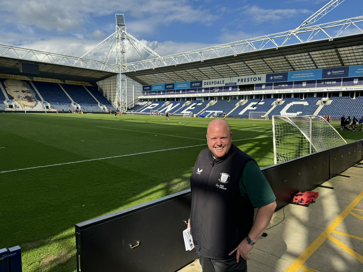 Fantastic organisation from Mr.Whelan &amp; his superb volunteers 👏
What a wonderful experience for the players, coaches, officials &amp; parents <a href="/pnefc/">Preston North End FC</a> - Deepdale - for the <a href="/PrestonCityTeam/">Preston Schools' FA</a> finals 👏👏