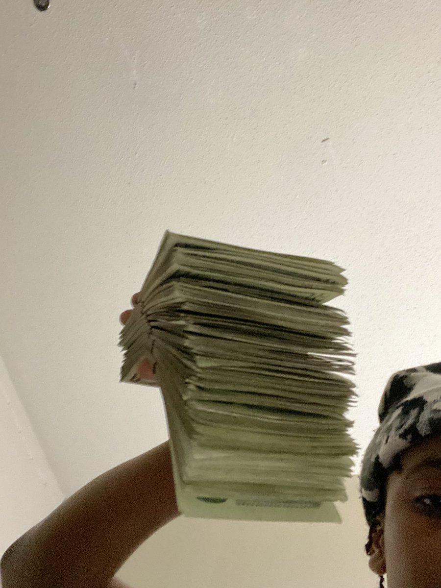 Yo bf can't show a 1000 man I think he
peorrerr💯