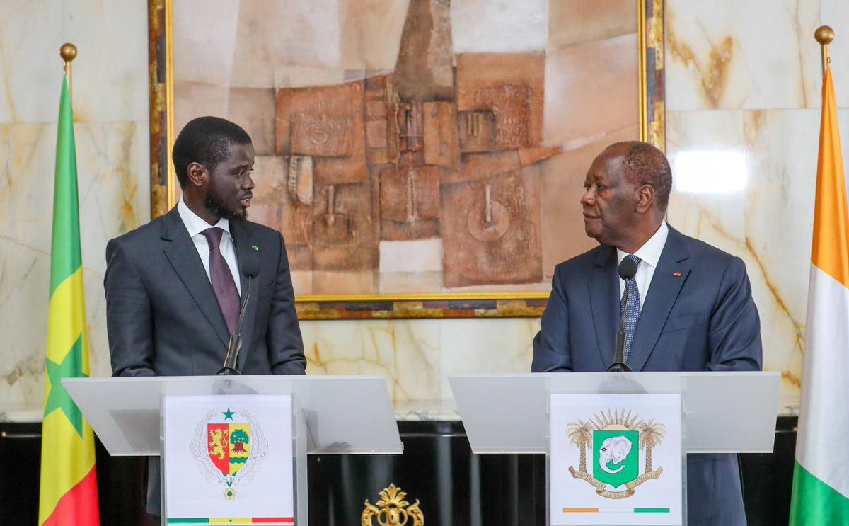 Chaleureusement accueilli par SEM <a href="/AOuattara_PRCI/">Alassane Ouattara</a>, le <a href="/PR_Diomaye/">Bassirou Diomaye Faye</a> a passé en revue avec son homologue ivoirien les questions d’intérêt commun et les perspectives de coopération. Ils ont également abordé la situation dans la sous-région ouest-africaine et à l’international.