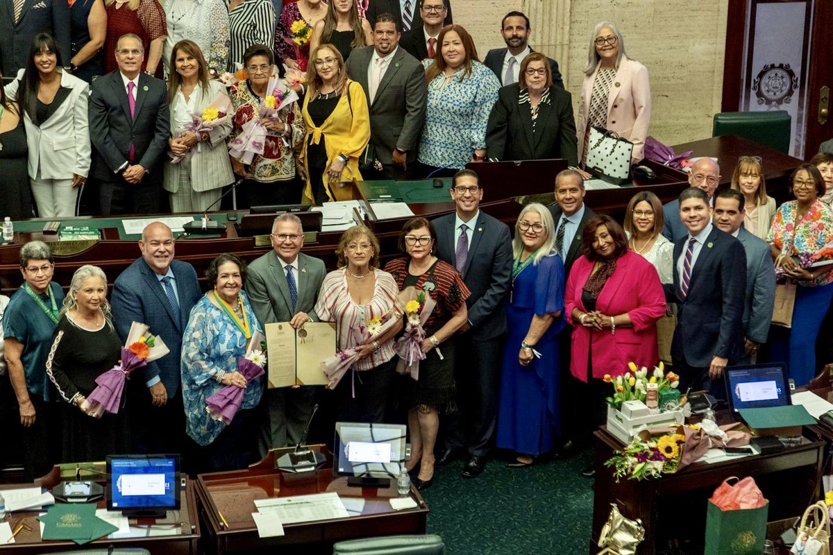 Capitolio | Nos sentimos honrados de tener como mi invitada especial a la Dra. Yolanda Varela en la Sesión Especial de Honor a las Madres, organizada por la Cámara de Representantes de Puerto Rico. Felicidades a todas las Madres invitadas.