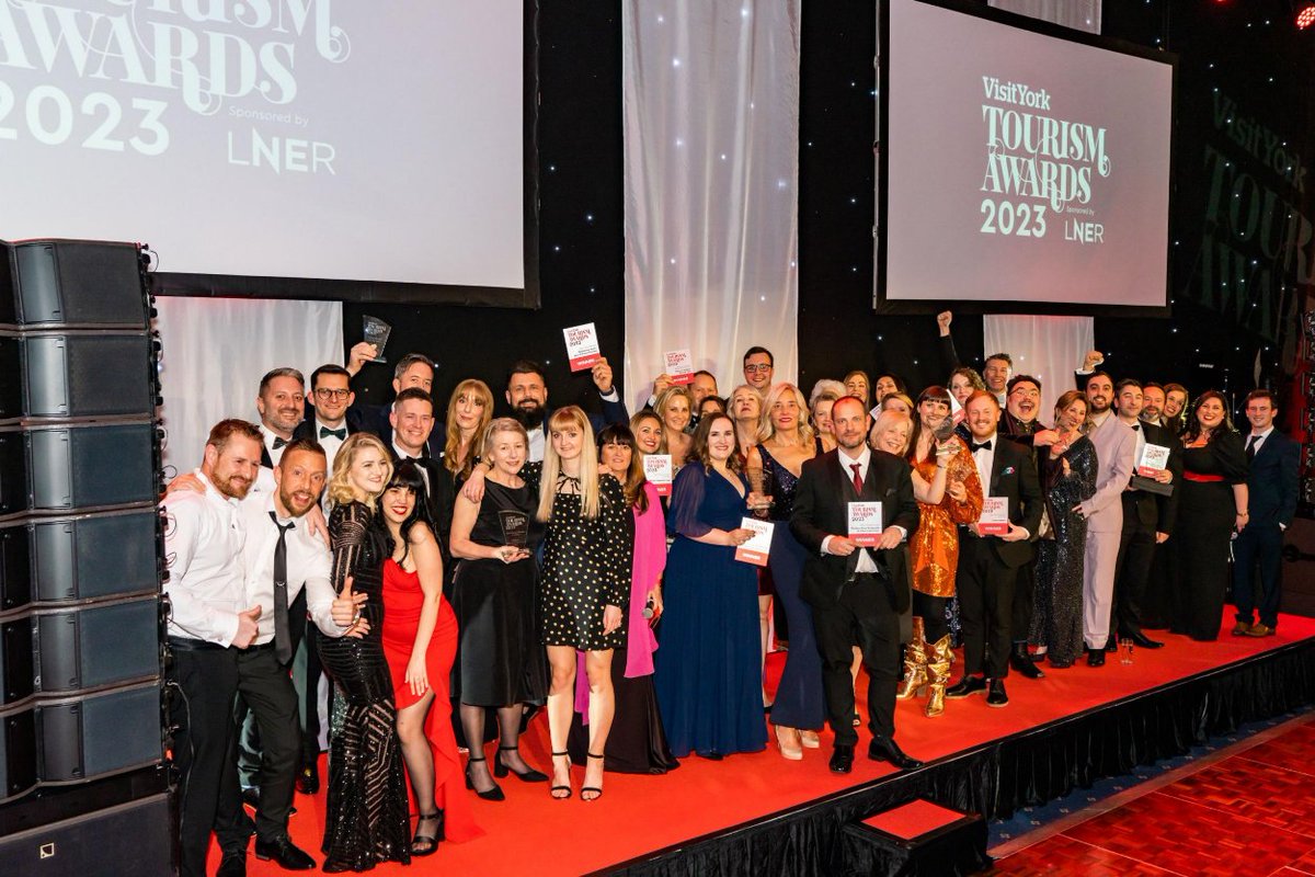 Last night, York Racecourse hosted a festive event where 16 trophies were awarded at the Visit York Tourism Awards. Congratulations to all the winners advancing to the national awards! #VisitYork