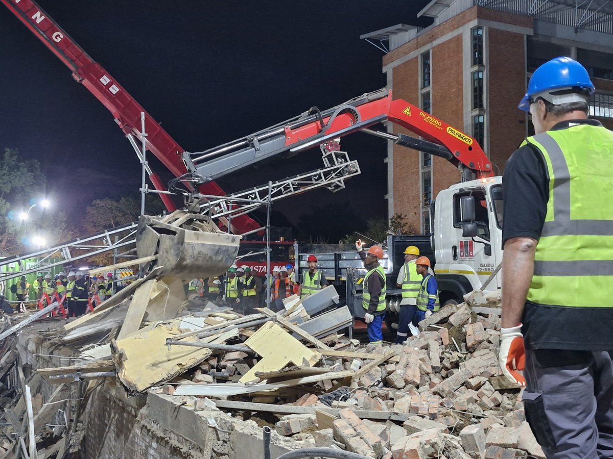 JUST IN : The death toll following the building collapse in George, WC has now risen to 7. More than 200 EMS personnel are continuing to conduct rescue operations this evening. #KayaNews #GeorgeBuildingCollapse KS.