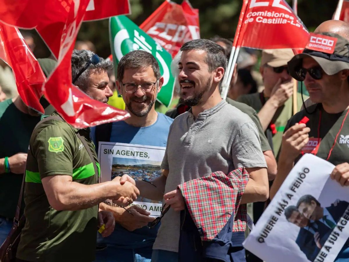 Acompañamos a las y los agentes medioambientales de Castilla-La Mancha en sus reivindicaciones. El gobierno del PSOE de Page precariza y recorta servicios públicos mientras prioriza tauromaquia y macrogranjas ¡Ni se quieren sentar a negociar! Siempre con ellas. Nos va la vida.