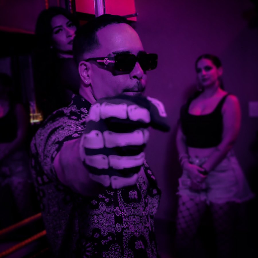 Threw the money up watch it fall on her body