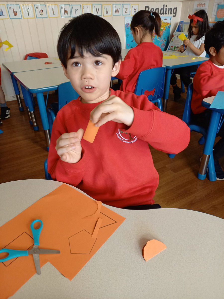 Thinking like mathematicians, Year 1 have been working out how to find halves of a shape. “To make half I need two equal parts.' Great job! @LEO_maths #WeAreLEO