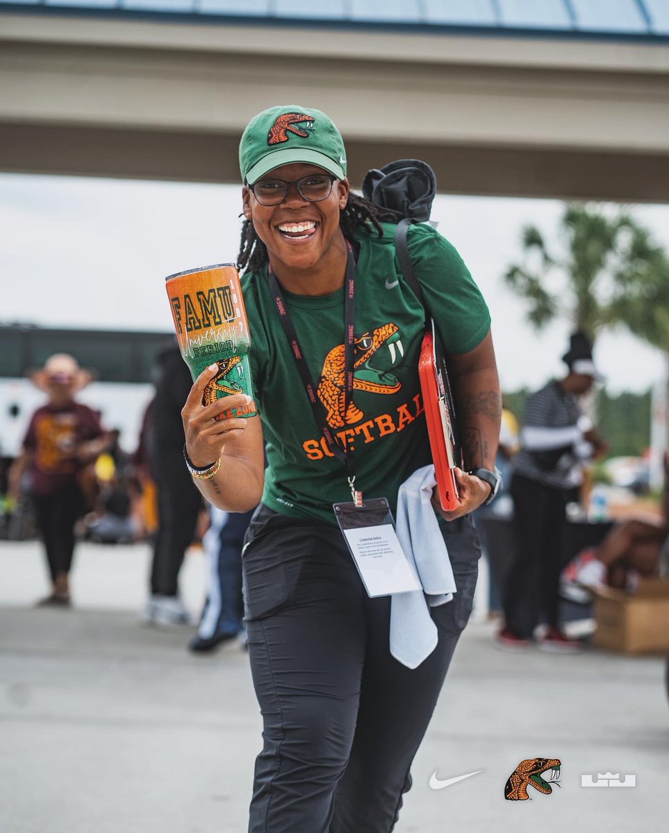 FAMU_Softball's tweet photo. 𝙏𝙃𝙀 𝙍𝘼𝙏𝙏𝙇𝙀𝙍𝙎 𝙃𝘼𝙑𝙀 𝘼𝙍𝙍𝙄𝙑𝙀𝘿 !!

Support the Rattlers as they take on UAPB at 4:30 ET for the first round of the SWAC Tournament.

📺 SWAC Digital Network (YouTube)

#FAMU | #FAMUly | #Rattlers | #FangsUp 🐍 https://t.co/sCuZT13oHu