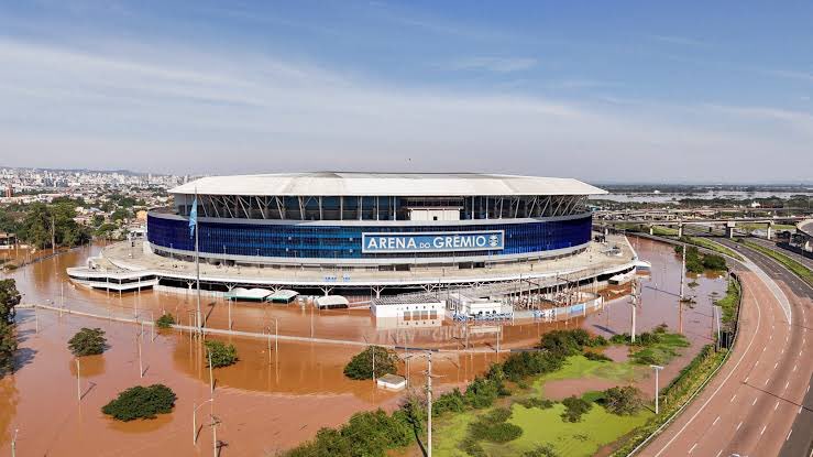 Vou optar por agradecer ao @Atletico, ao @Botafogo, ao @CriciumaEC, ao @CuiabaEC e ao @FortalezaEC pela solidariedade. Não vou discutir a postura dos demais. O povo do Rio Grande do Sul irá enfrentar essa calamidade ímpia e injusta unido. Que sirva de modelo a todo país. 🟩🟥🟨