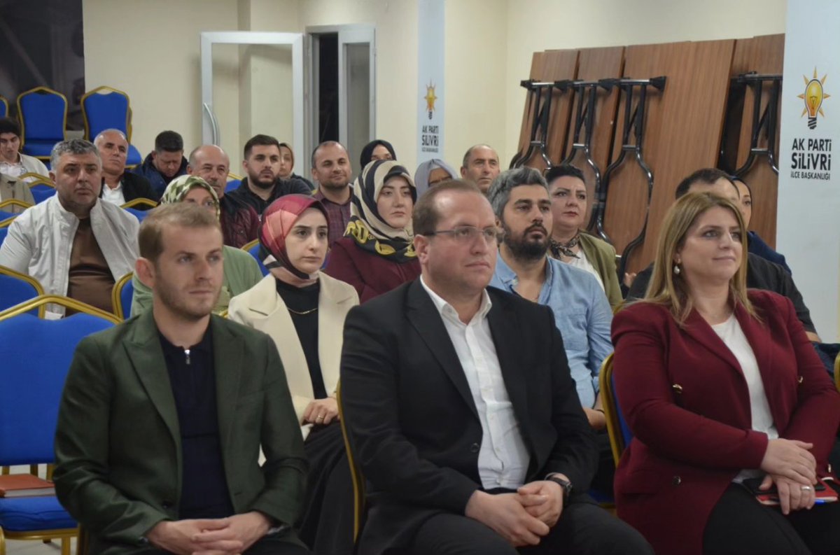 ekrempamuk's tweet photo. 📍 Ak Parti Silivri İlçe Başkanlığı

İl Başkanımız Sayın Osman Nuri Kabaktepe başkanlığında video konferans sistemi ile 39 İlçe eş zamanlı
Üç kademe İlçe Yönetim kurullarımız,
Üç Kademe Mahalle Başkanlarımız ve 
Meclis Üyelerimizin katılımıyla toplantımızı gerçekleştirdik.
Aldığımız kararların hayırlara vesile olmasını dilerim.

#akpartisilivri