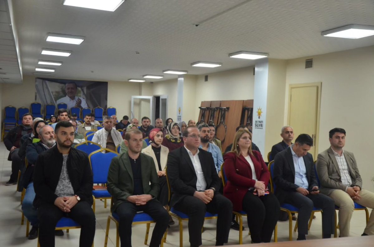 ekrempamuk's tweet photo. 📍 Ak Parti Silivri İlçe Başkanlığı

İl Başkanımız Sayın Osman Nuri Kabaktepe başkanlığında video konferans sistemi ile 39 İlçe eş zamanlı
Üç kademe İlçe Yönetim kurullarımız,
Üç Kademe Mahalle Başkanlarımız ve 
Meclis Üyelerimizin katılımıyla toplantımızı gerçekleştirdik.
Aldığımız kararların hayırlara vesile olmasını dilerim.

#akpartisilivri
