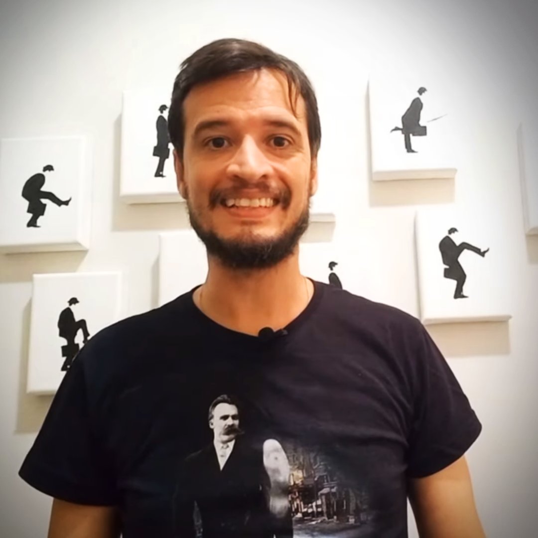 Hoje é dia de celebrar mais um aniversário do Thiago Meister Carneiro <a href="/andartolo/">Monty Python Brasil</a>, escritor talentosíssimo, maior autoridade sobre Monty Python do Brasil e, o mais importante, nosso querido amigo.

Desejamos muitas felicidades, pythonices, saúde e vida longa e próspera!