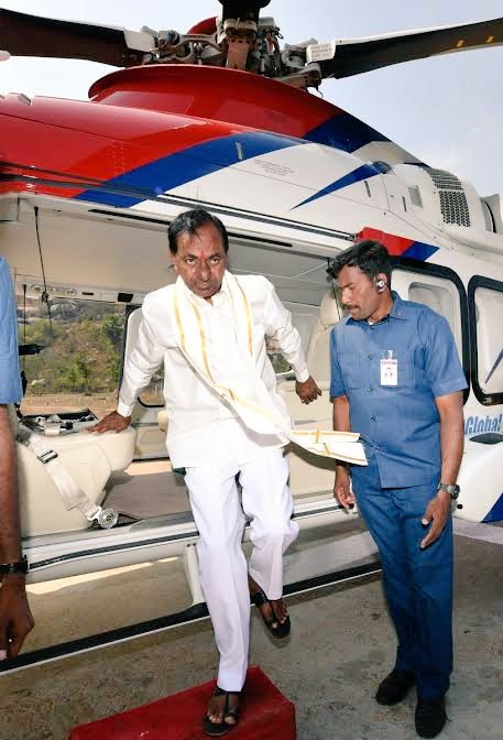 What more Does Revanth Reddy Like to Give to his Boss @RahulGandhi 

Who is paying the Chopper Rent of Rahul  Gandhi 
(Seoni, Madhya pradesh) 
@KTRBRS @BRSparty #Elections2024 #Telangana #ElectionCommissionOfIndia